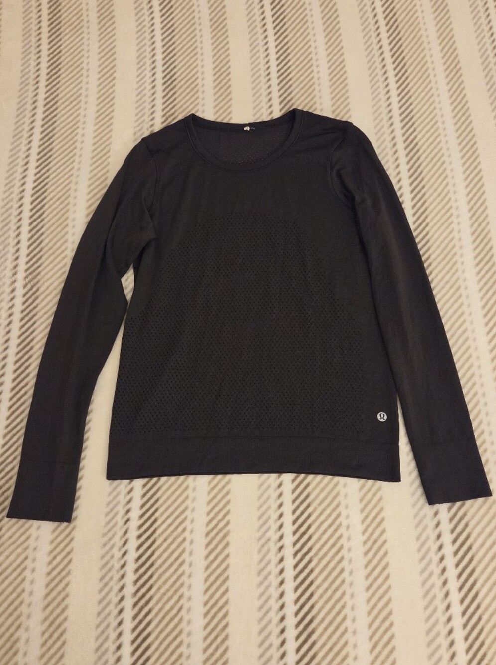Lululemon Breeze By Long Sleeve Shirt Black Seamless Perforated Mesh Size 6